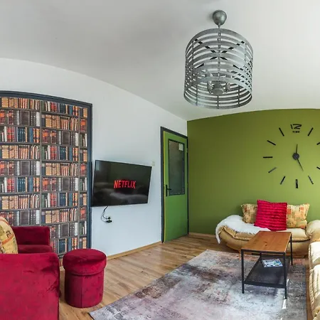 Urban Style In The Centre Apartment Warna