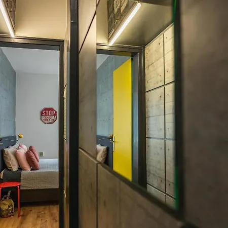 Urban Style In The Centre Apartment Warna
