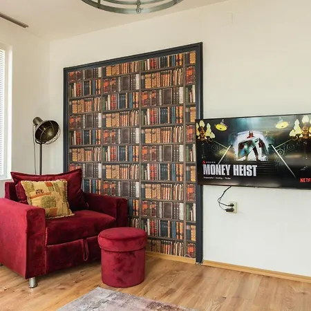 Urban Style In The Centre Apartment Warna
